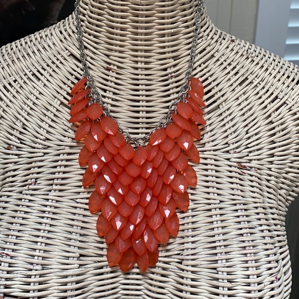 Drippy peach bead necklace